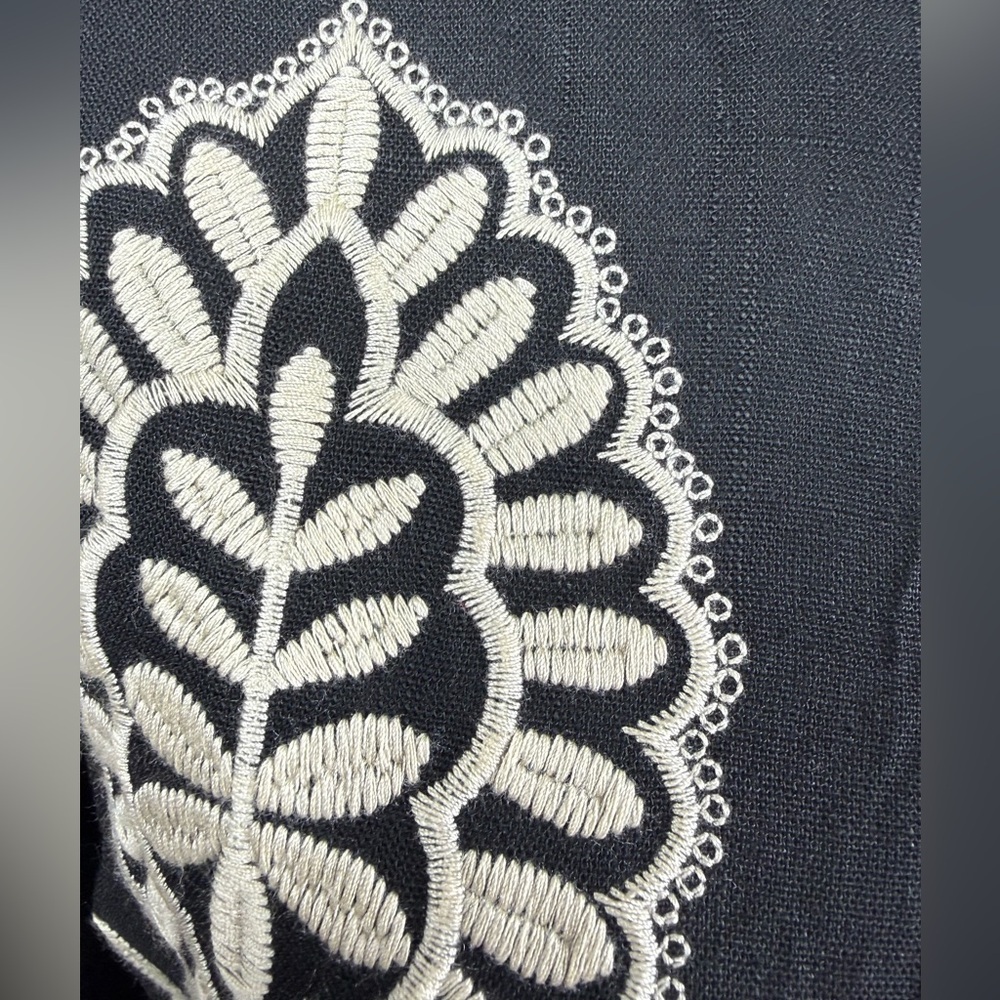 Solitaire Embroidered Top Black Cream Small Boho NWT - Picture 7 of 10